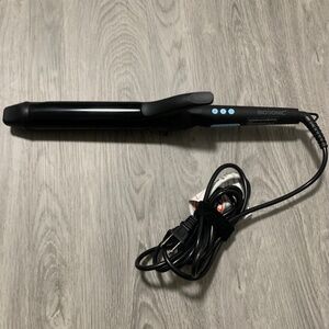 Bio Ionic Long Barrel Styler 1.5" Pro Curling Iron. Moisturizing Heat Tech